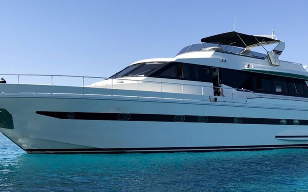 Falcon 76, Lussuoso Yacht a motore in Sardegna