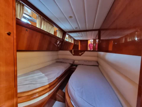 Alpa52_interni_cabina_ospit_2