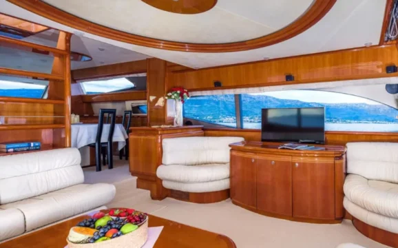 FERRETTI 730 FLY - Disponibile a Panarea