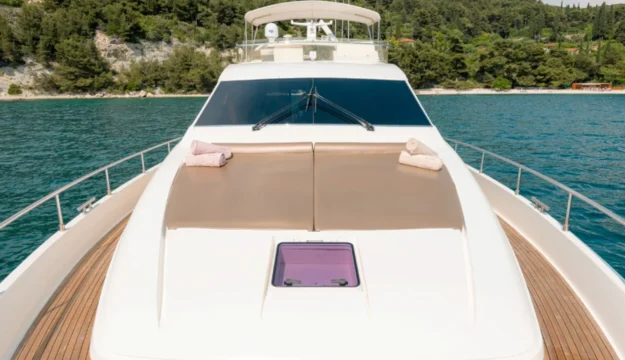 FERRETTI 730 FLY - Disponibile a Riposto
