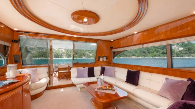 FERRETTI 730 FLY - Disponibile alle Eolie