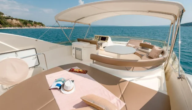 FERRETTI 730 FLY - Disponibile in Sicilia