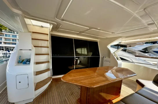FERRETTI 730 FLY - Disponibile per noleggio in Sicilia