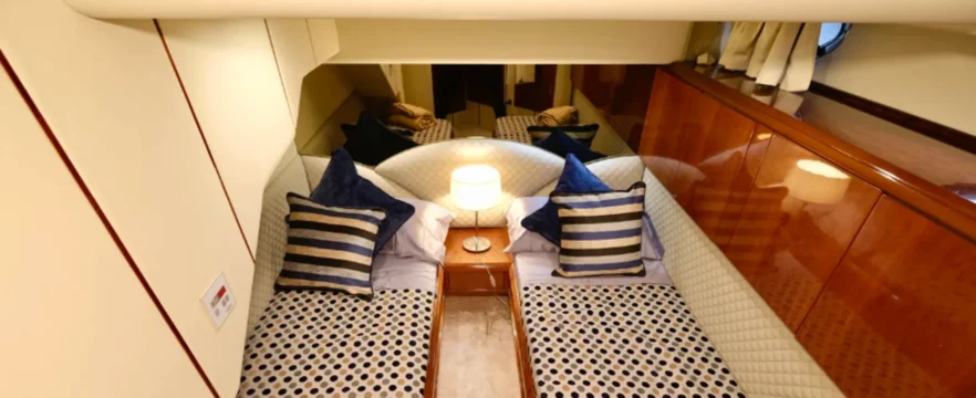 Ferrtti_730_FLY-cabins