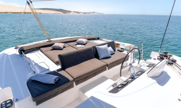 Lagoon-46 - 3