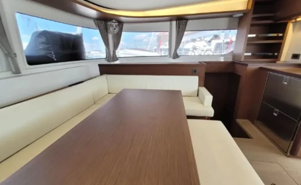 Lagoon-46 - 6