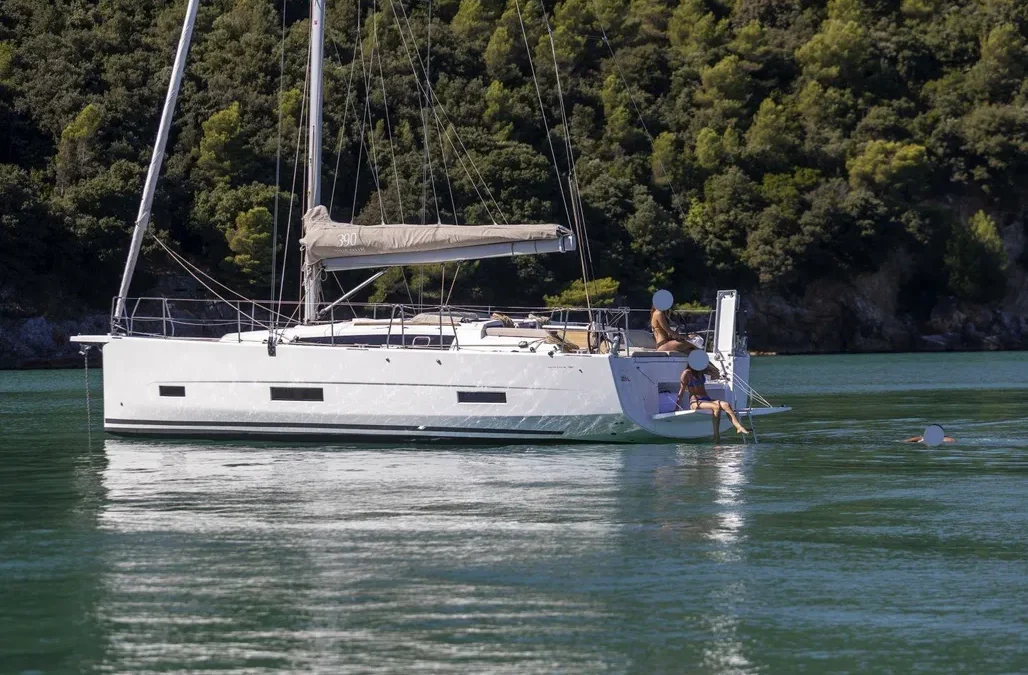 2019 Dufour 390 | 11m