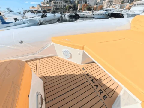 amira-31-gommone-dettaglio-poppa-mirimare-scaled